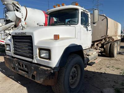 Mack RD690S Water Truck