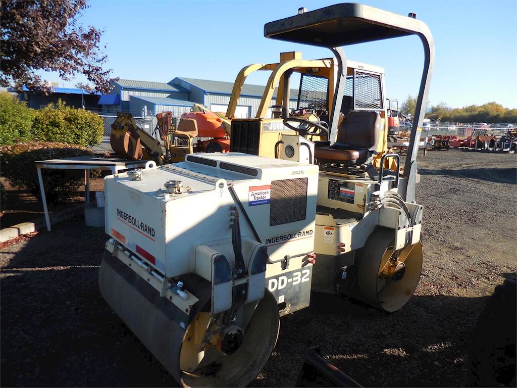 1999 Ingersoll-Rand DD32 Smooth Drum Roller Compactor