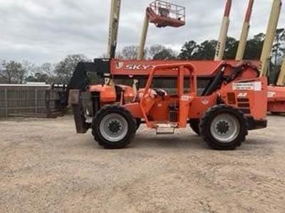 SkyTrak 10042 Crawler Crane
