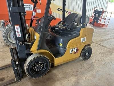 Caterpillar GP25N Pneumatic Tire Forklift