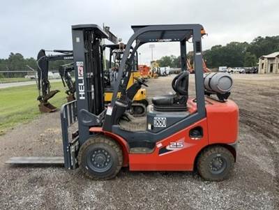 HELI CPYD25 Pneumatic Tire Forklift - 5000lb Capacity, 9ft Lift Height