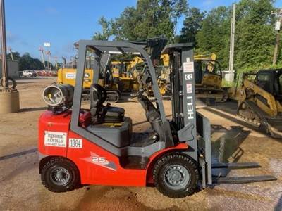 HELI GPYD25 Pneumatic Tire Forklift