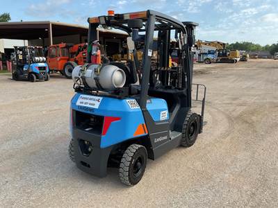 LiuGong CLG2025G Pneumatic Tire Forklift - 5000lb Capacity, 15ft Lift Height