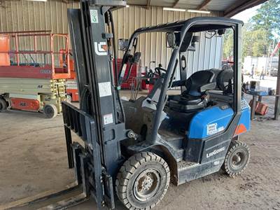 LiuGong CLG2025G Pneumatic Tire Forklift - 5000lb Capacity, 15ft Lift Height