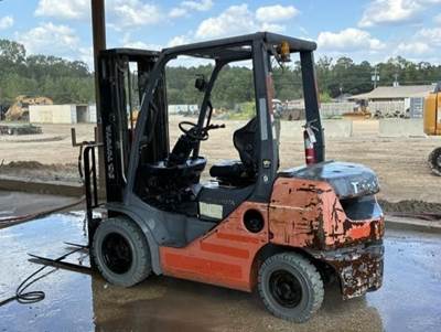 Toyota 8FDU25 Pneumatic Tire Forklift