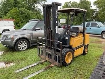 Yale GLP060TG Pneumatic Tire Forklift - 6000lb Capacity