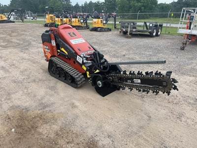 Ditch Witch SK900 Skid Steer