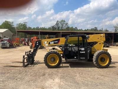 Caterpillar TL943C Telehandler - 9000lb Capacity, 43ft Lift Height