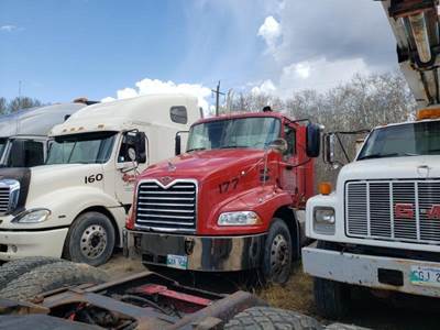 Mack Vision CX613 Day Cab Truck - 435HP