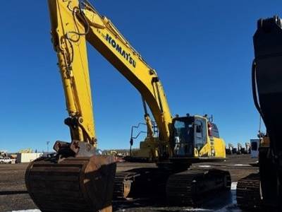 2017 Komatsu PC490LCi Excavator