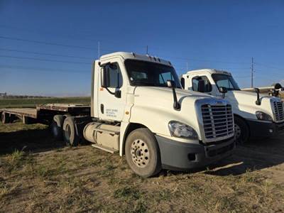 2016 Freightliner Cascadia Flatbed Truck Body