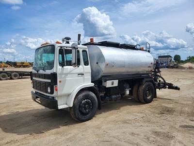 1992 Mack Oil Distributor Truck