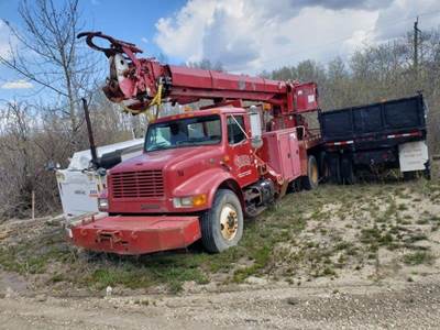 International 4900 Oil Field Truck