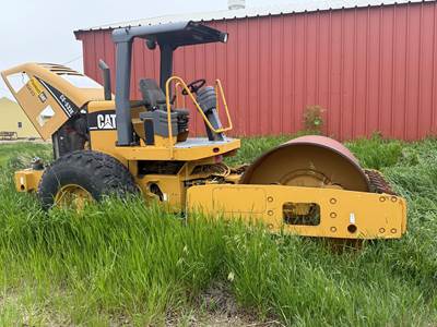 2005 Caterpillar CS533E Smooth Drum Roller Compactor