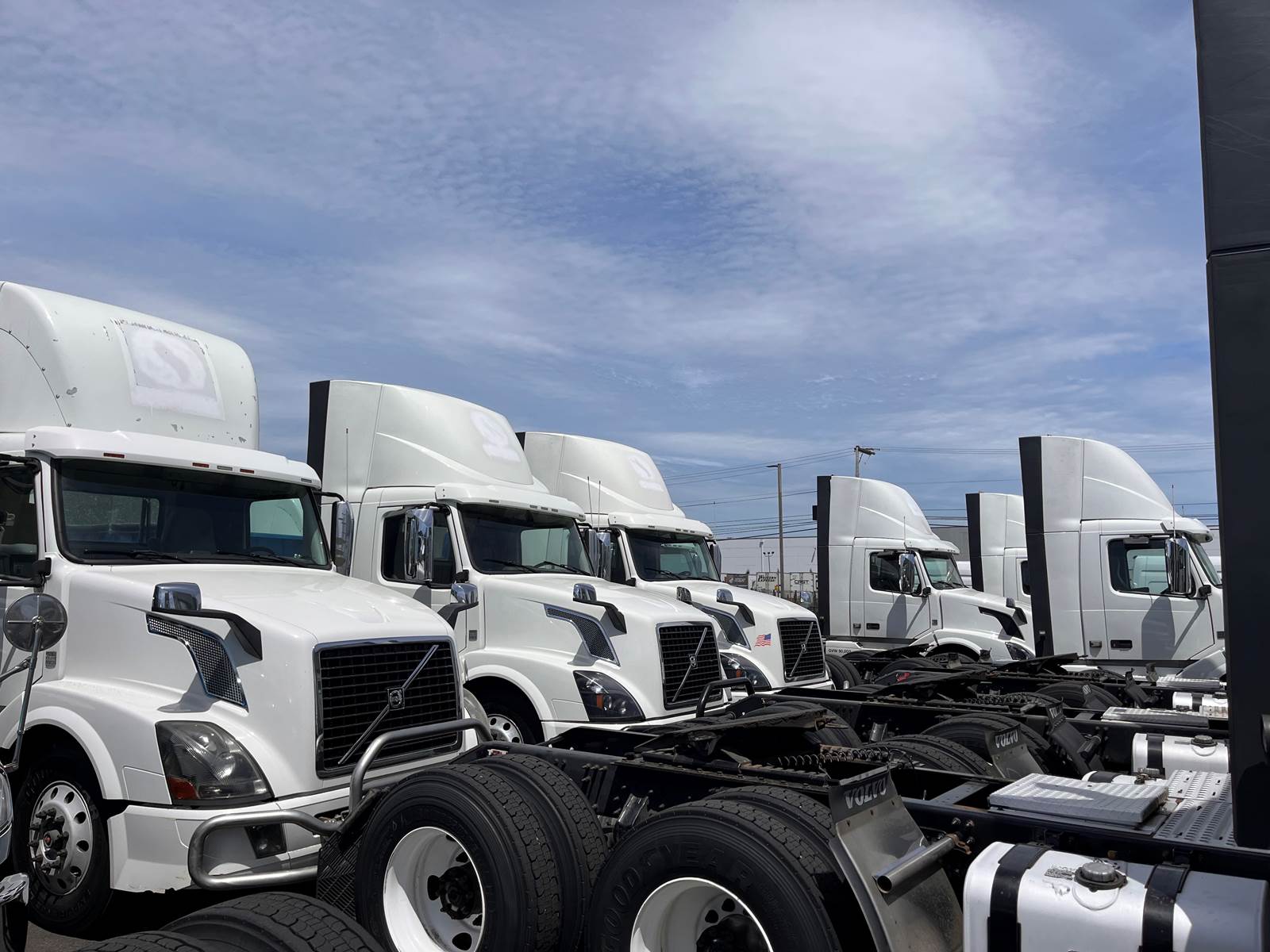 Over 20 20162018 Volvo VNL64T300 Day Cab Trucks For Sale Portland