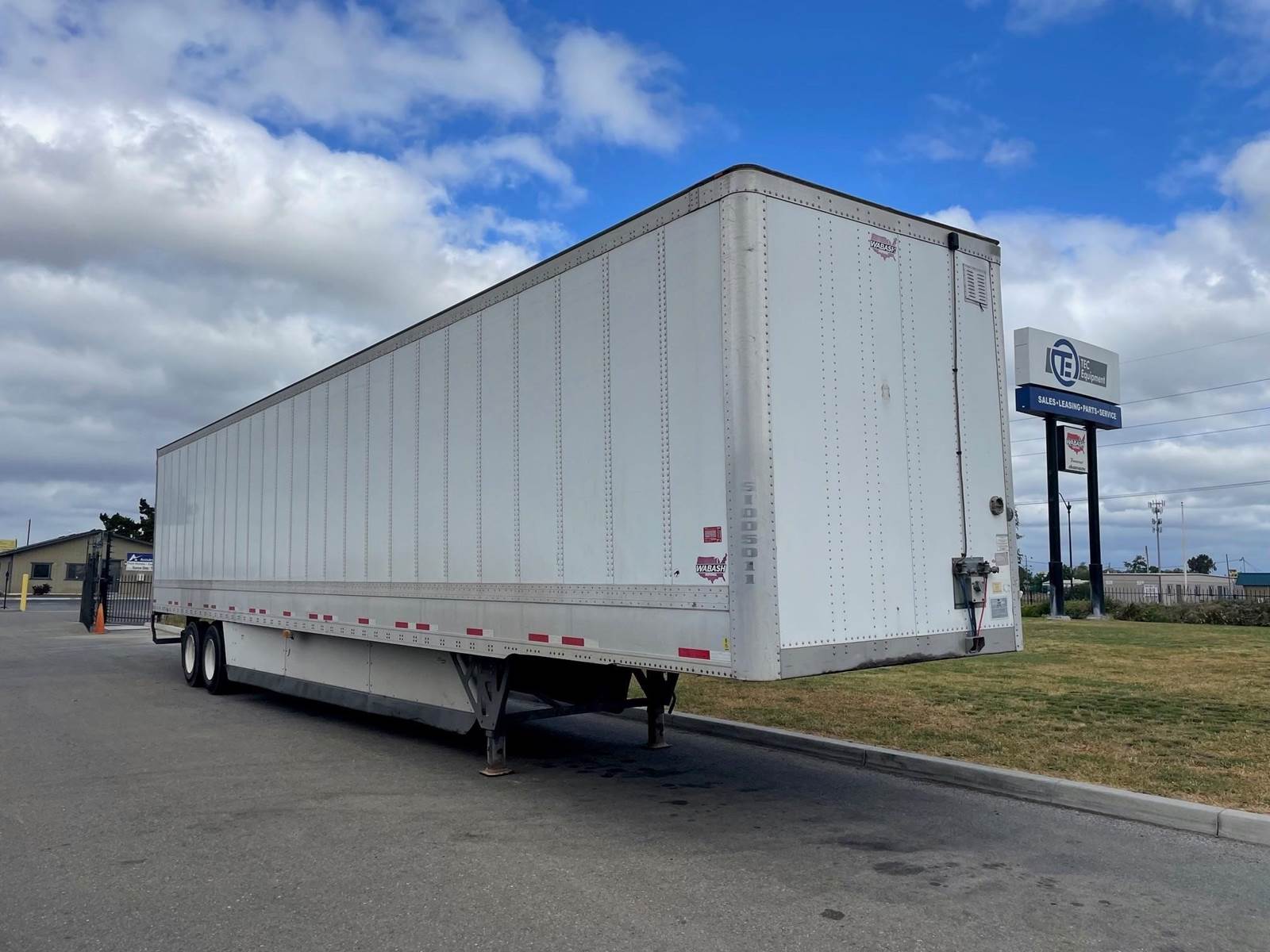 2017 Wabash 53 ft Dry Van Trailer Swing Door, Air Ride, Sliding Axle