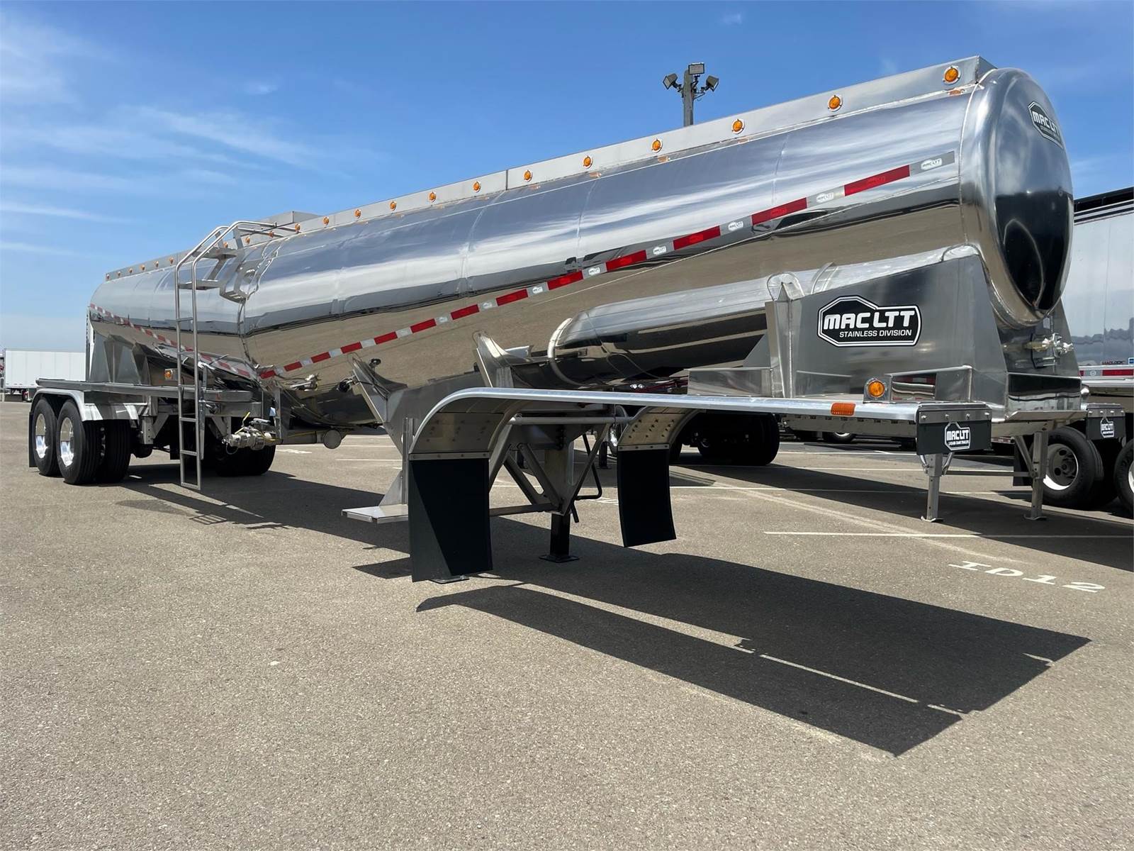 2024 Mac LTT 5600 Gallon Stainless Steel Non Code Tank Trailer Tandem