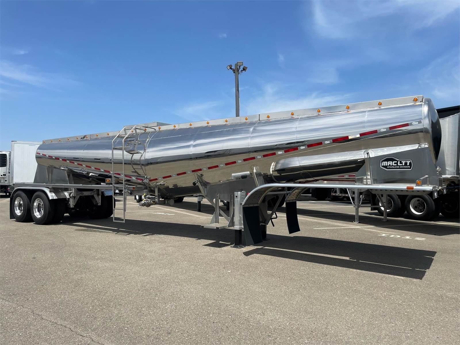 2024 Mac LTT 5600 Gallon Stainless Steel Non Code Tank Trailer Tandem