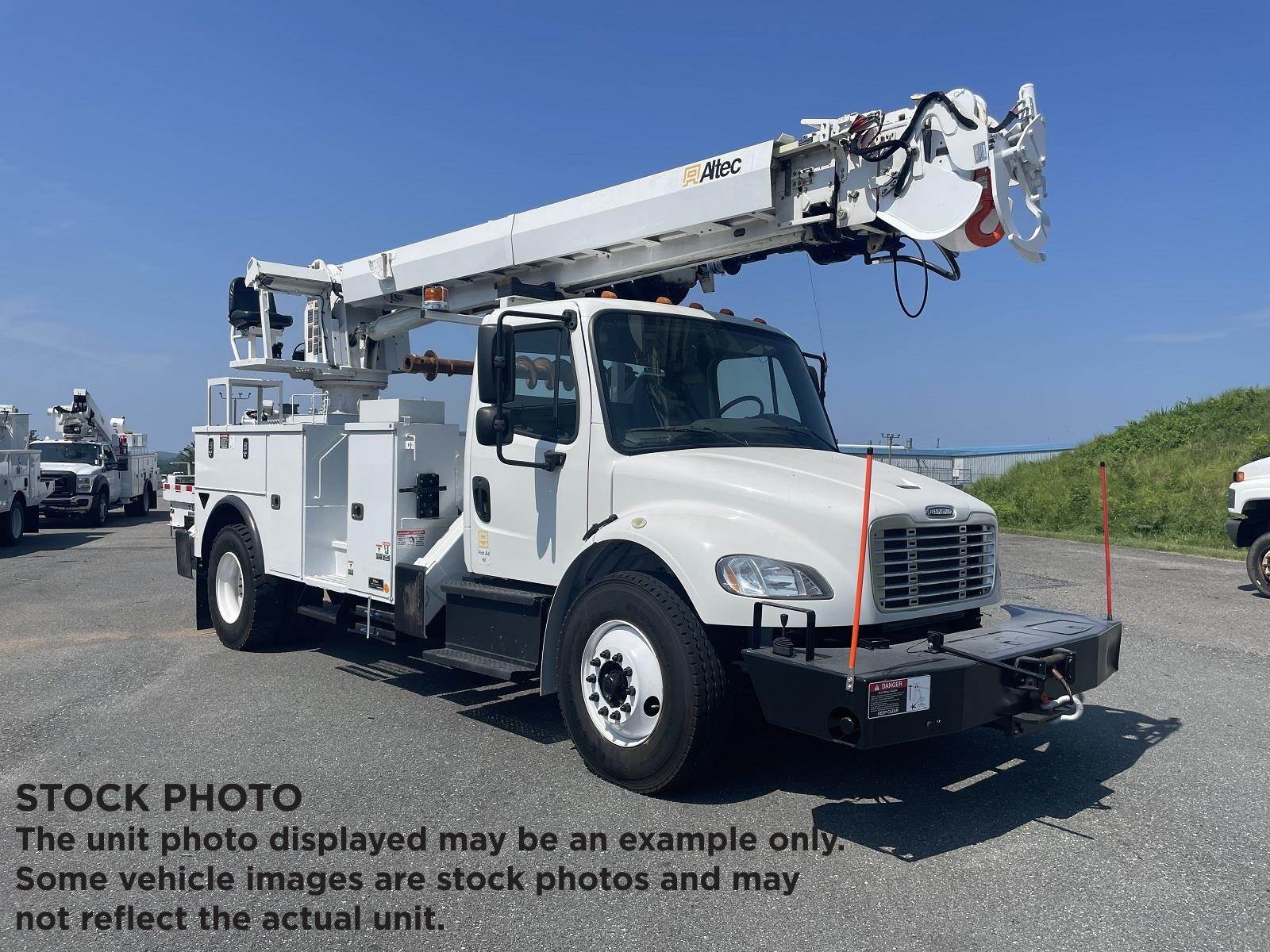 Freightliner M2 106 Single Axle Digger Derrick Truck Automatic, 2017