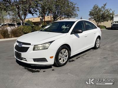 2013 Chevrolet Cruze LS Auto 4-Door Sedan