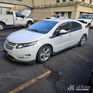 2013 Chevrolet Volt 4-Door Plug-In Hybrid Sedan