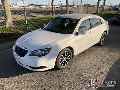 2014 Chrysler 200 Touring 4-Door Sedan