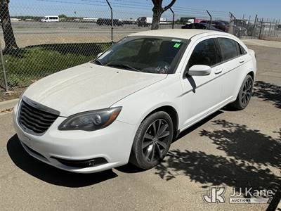 2014 Chrysler 200 Touring 4-Door Sedan