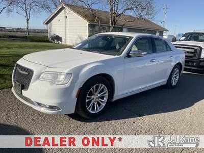 2016 Chrysler 300 C RWD 4-Door Sedan