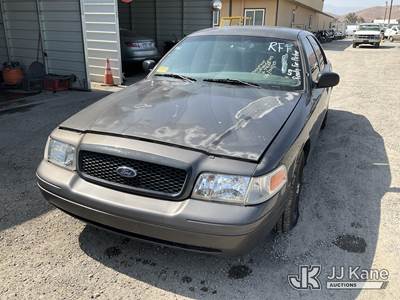 2005 Ford Crown Victoria 4-Door Sedan
