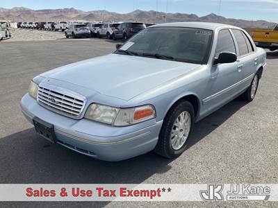 2004 Ford Crown Victoria 4-Door Sedan