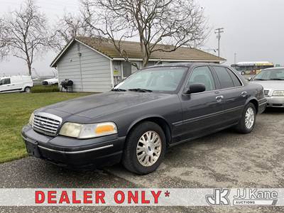 2004 Ford Crown Victoria 4-Door Sedan