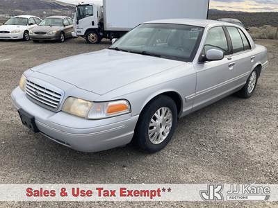 2003 Ford Crown Victoria 4-Door Sedan