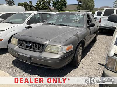 2005 Ford Crown Victoria 4-Door Sedan