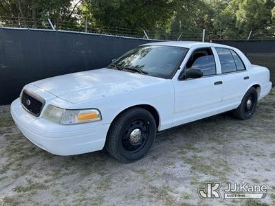 2010 Ford Crown Victoria Police Interceptor 4-Door Sedan
