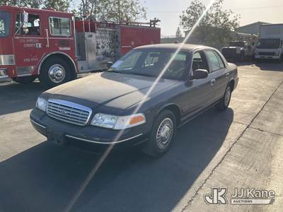 2000 Ford Crown Victoria Police Interceptor 4-Door Sedan