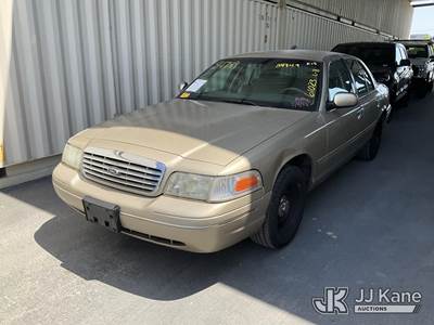 2000 Ford Crown Victoria Police Interceptor 4-Door Sedan