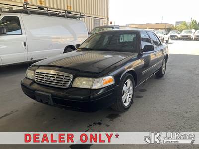 2011 Ford Crown Victoria LX 4-Door Sedan Delivery