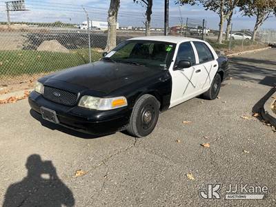 2005 Ford Crown Victoria Police Interceptor 4-Door Sedan