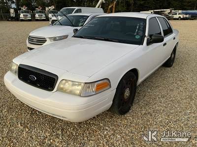 2010 Ford Crown Victoria Police Interceptor 4-Door Sedan