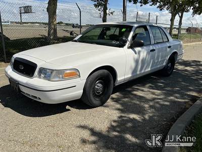 2000 Ford Crown Victoria Police Interceptor 4-Door Sedan