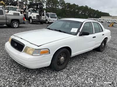 2010 Ford Crown Victoria Police Interceptor 4-Door Sedan