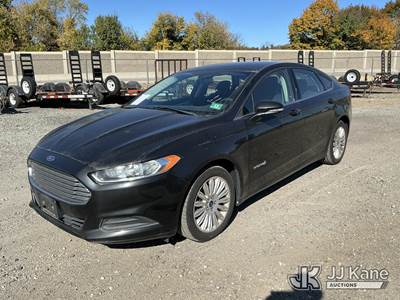 2014 Ford Fusion Hybrid 4-Door Sedan