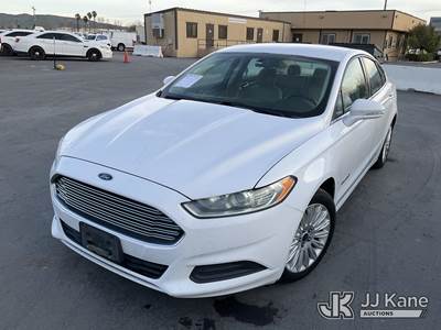 2014 Ford Fusion Hybrid 4-Door Sedan