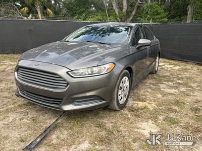 2013 Ford Fusion 4-Door Sedan