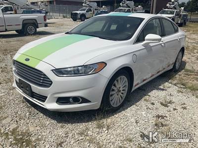 2015 Ford Fusion Energi 4-Door Hybrid Sedan