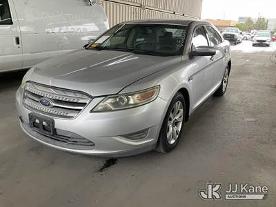 2010 Ford Taurus 4-Door Sedan