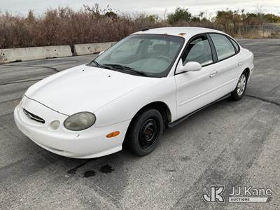 1998 Ford Taurus 4-Door Sedan