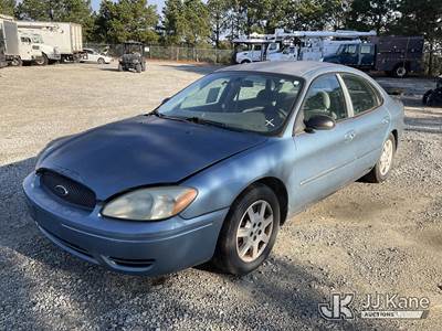 2005 Ford Taurus 4-Door Sedan