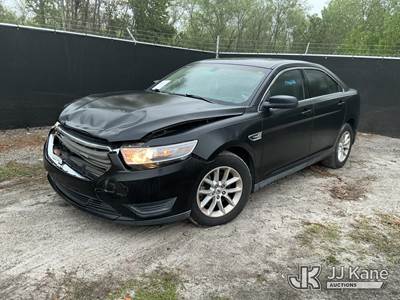 2013 Ford Taurus SE 4-Door Sedan