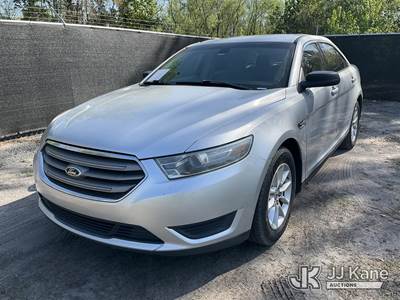 2013 Ford Taurus SE 4-Door Sedan